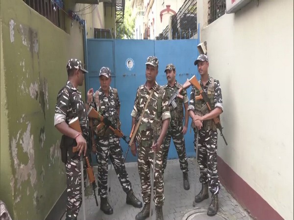 CBI raids at Kolkata Mayor Firhad Hakim's residence (Photo/ANI)