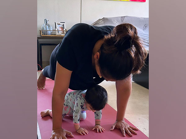 Bipasha Basu with daughter Devi (Image Source: Instagram)