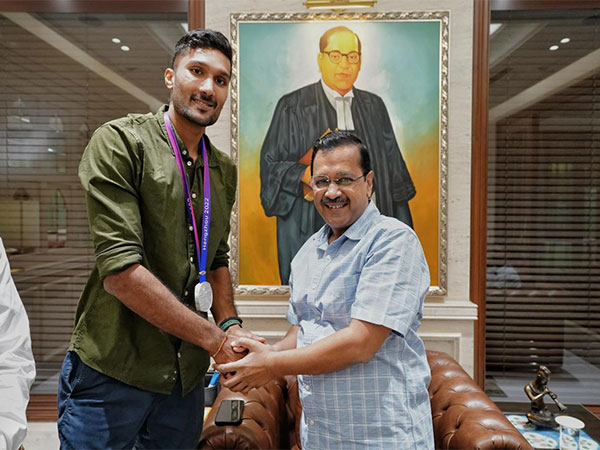 Tejaswin Shankar and CM Arvind Kejriwal (Photo: Arvind Kejriwal/ Twitter)