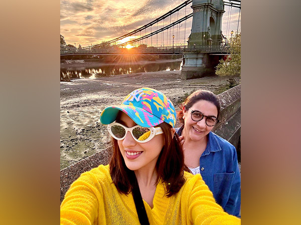 Sara Ali Khan and Amrita Singh (Image source: Instagram)
