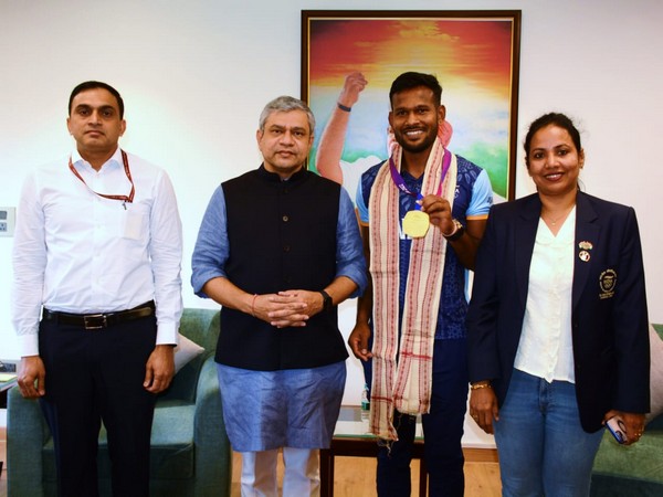 Union Minister Ashwini Vaishnaw (second from left) (Photo/ANI)
