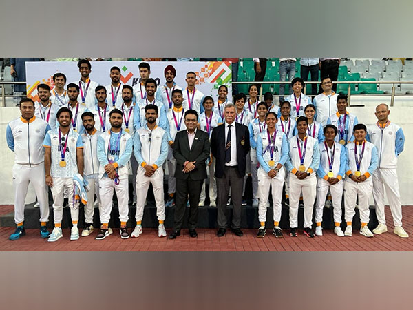 Roger Binny and Jay Shah with Indian men's and women's teams (Photo: BCCI/ Twitter)