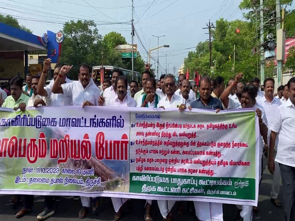 Tamil Nadu farmer associations stage protests in Trichy  (Photo/ANI)