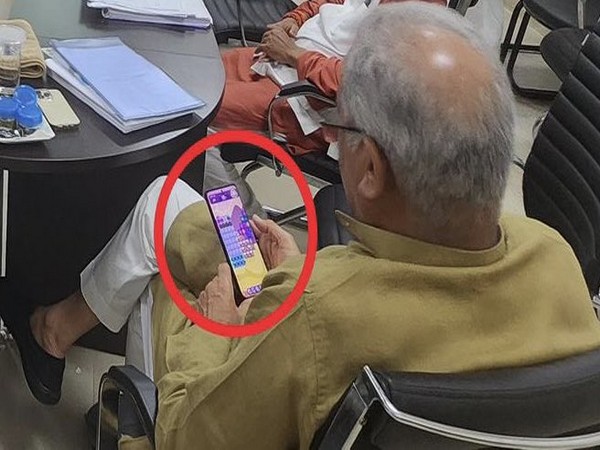 Chhattisgarh Chief Minister Bhupesh Baghel playing Candy Crush (Photo credit/Bhupesh Baghel 'X' handle)