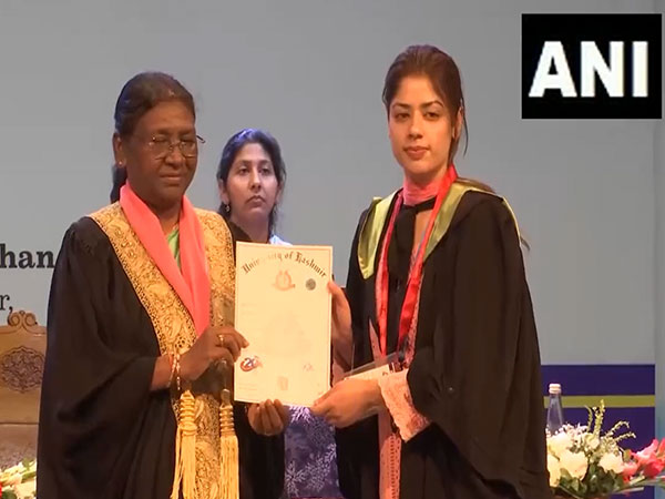 The President of India, Droupadi Murmu graces the 20th convocation of the University of Kashmir at Srinagar.