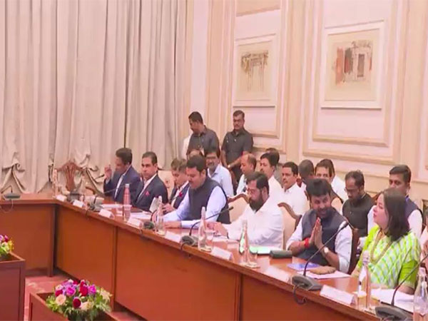 Maharashtra CM, Dy CM hold meeting with Thomas Bach ahead of IOC session in Mumbai (X/@Dev_Fadnavis)