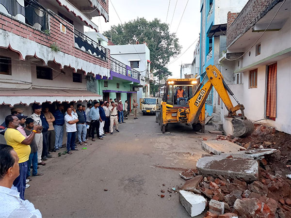 Illegal structure being removed (Photo/ANI)