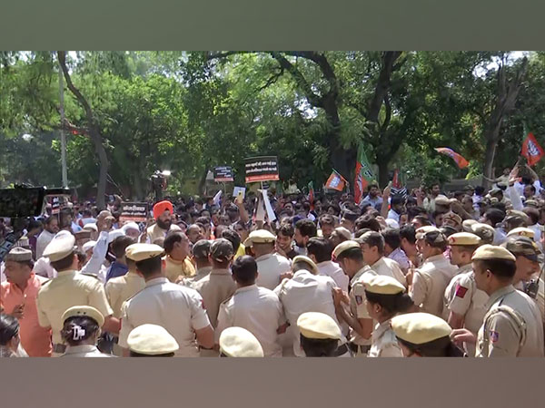 BJP members holds protest against AAP government over Delhi Liquor Policy Case (Photo/ANI)