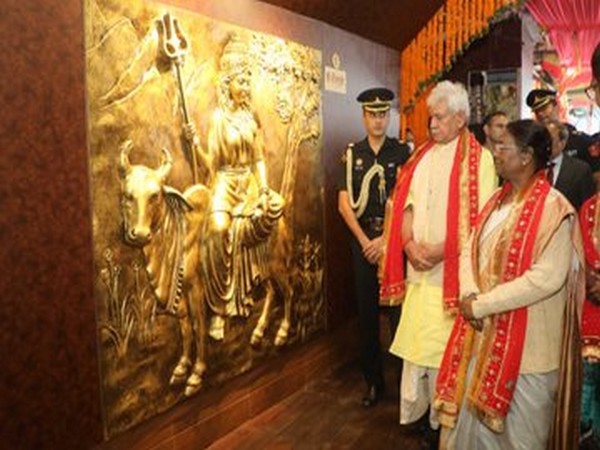 J-K: President Droupadi Murmu visits Shri Mata Vaishno Devi  (Photo:X/ @rashtrapatibhvn)