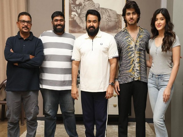 Mohanlal, Shanaya Kapoor with Vrushabha team (Image Source: Instagram)