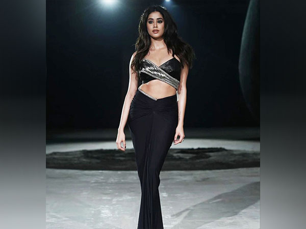 Actor Janhvi Kapoor (Image source: LFW 2023)
