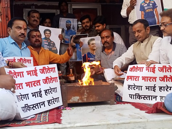 Fans offer prayers for Team India in Kanpur(Photo/ANI)