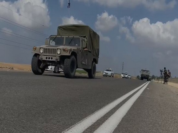 Israeli troops mobilizing towards Gaza 