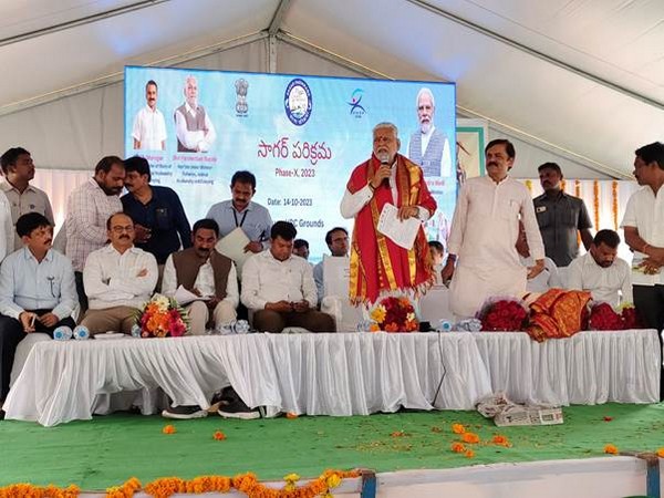 Minister of State for Animal Husbandry, Dairying and Fisheries Parshottam Rupala speaking at Nellore. (Photo/PIB)