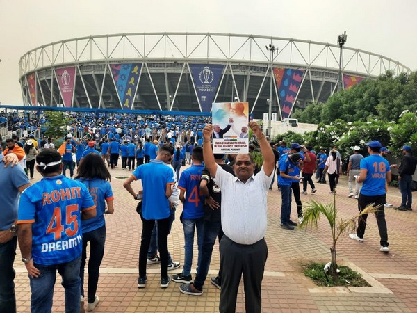 Indian fans at Narendra Modi Stadium (Photo: Twitter/Naor Gilon)