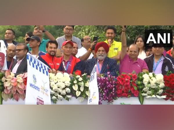 Delhi LG, Anurag Thakur flag off Delhi Half Marathon (Image: ANI) 