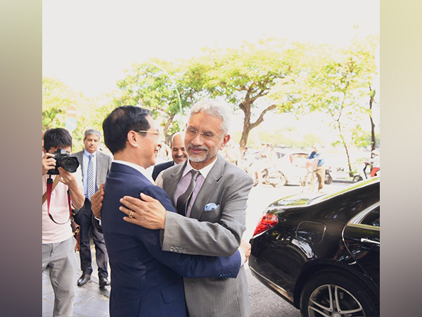 EAM Jaishankar and Vietnam Minister of Foreign Affairs ui Thanh Son (Photo: X@DrSJaishankar)