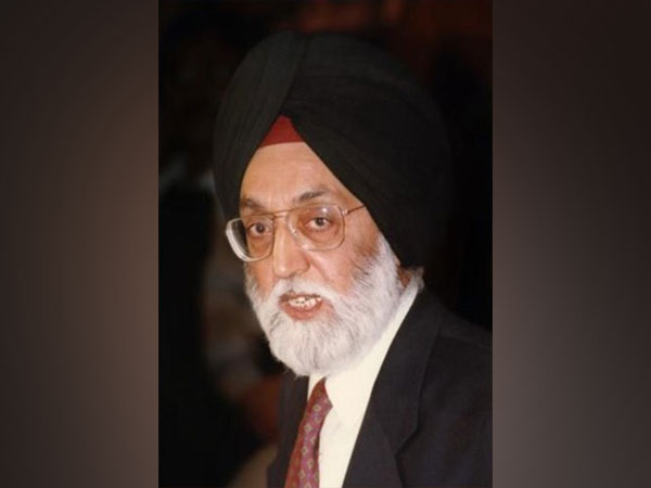 Former chief election commissioner Manohar Singh Gill (Photo/ANI)