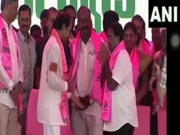 Ponnala Lakshmaiah joins BRS in the presence of KCR (Photo/ANI)