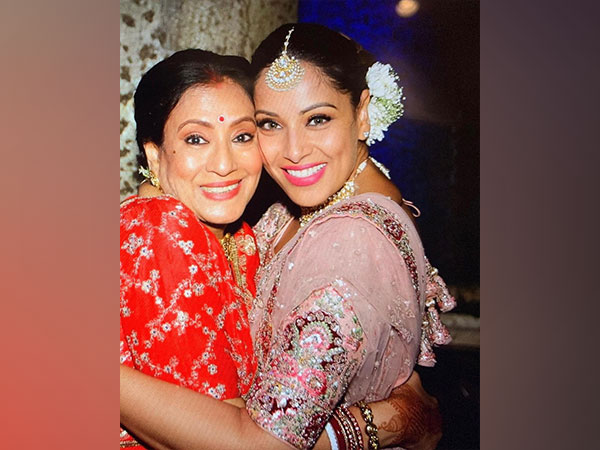 Bipasha Basu and her mother Mamta Basu (Image source: Instagram)