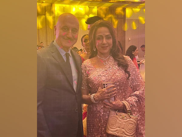 Hema Malini, Anupam Kher (Image source: Instagram)