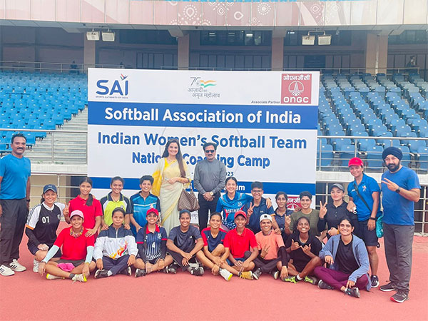 Indian Women's Softball team with SBAI president Neetal Narang (Image: SBAI)