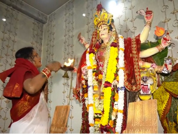 Transgenders perform Durga Aarti in Bhubaneswar (Photo/ANI)