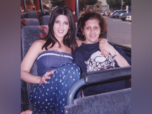 Twinkle Khanna with her grandmother ( Image Source: Instagram)