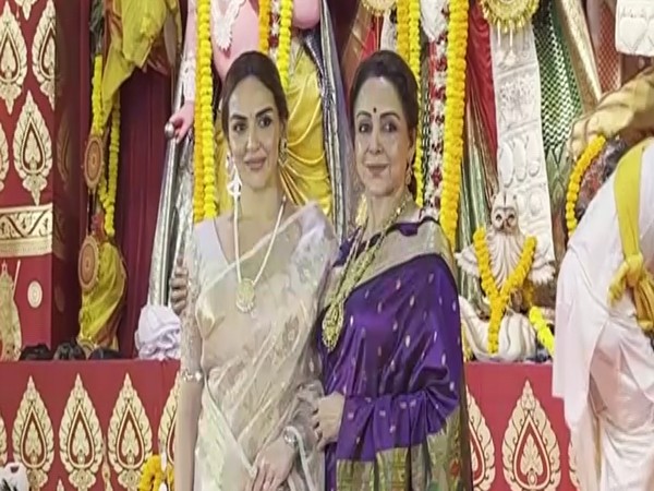 Esha Deol, Hema Malini (ANI Photo)