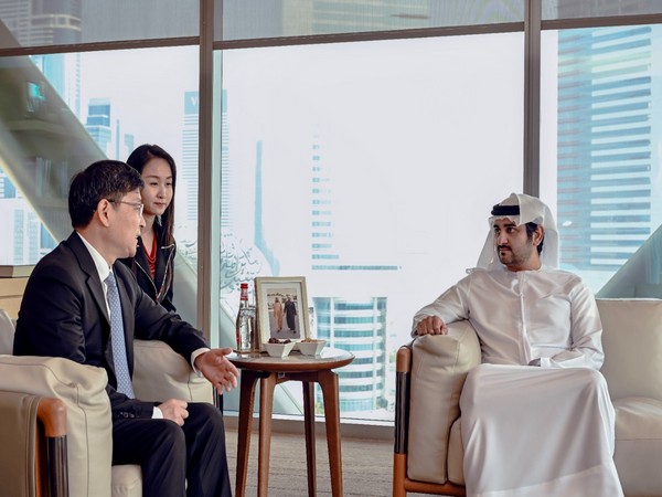 UAE: Maktoum bin Mohammed meets Chairman of China’s Bank (Source: WAM)