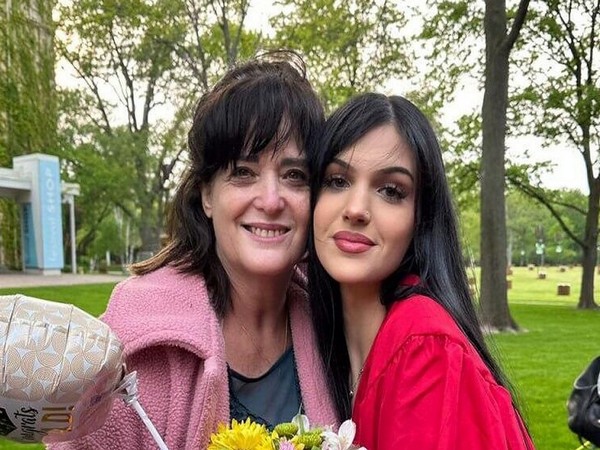 Judith Raanan (left) and her daughter Natalie, who were released after spending two weeks in captivity (Photo/WAM)