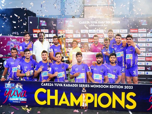 Aravalli Arrows with the trophy. (Photo- Yuva Kabaddi Series)