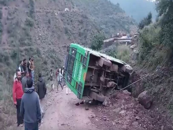 6 injured after minibus turns turtle in Udhampur (Image/ANI)