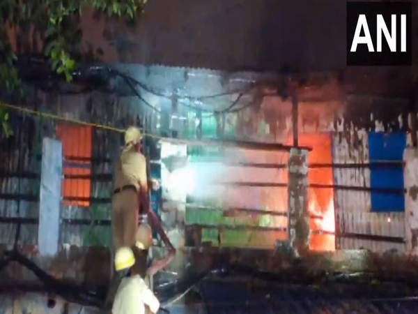 Massive fire breaks out at building in Kolkata (Image/ANI)