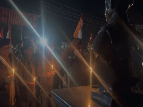 Kishtwar Police holds candlelight march to pay tribute to slain jawans (Photo/ANI)