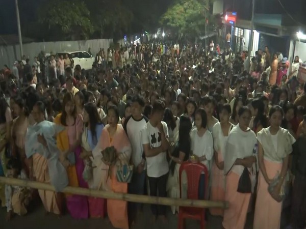  Devotees throng Hiyangthang Lairembi Temple for 'Bor' in Imphal (Image/ANI)