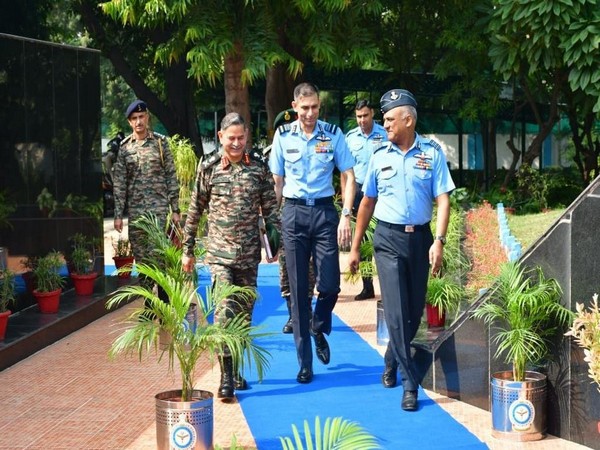 Lieutenant General Upendra Dwivedi welcomed at Western Command. (Photo/ANI)