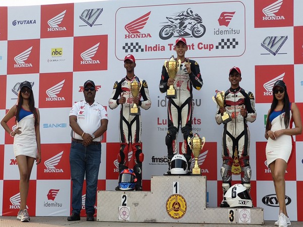 Honda Racing India’s rider Kavin Quintal lifting IDEMITSU Honda India Talent Cup (Image: Honda)