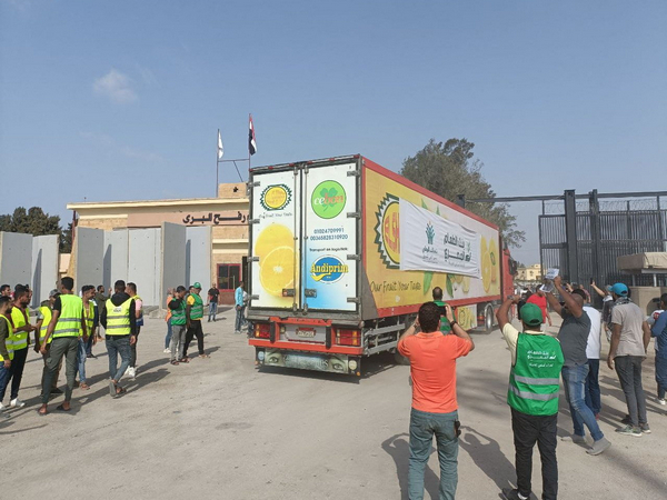 Aid convoy enters Egyptian side of Rafah (Photo Credit: Retuers)