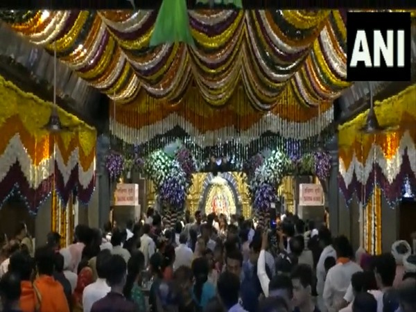 Devotees flock to Shirdi's Sai Baba Temple on occasion of 'Vijaya Dashmi' (Photo/ANI)