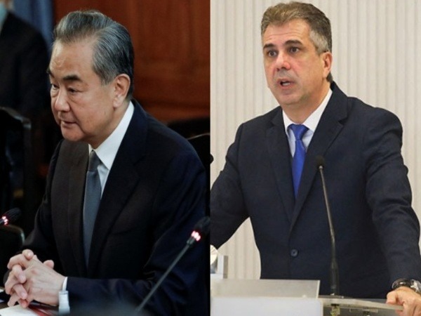 Chinese Foreign Minister Wang Yi (Left) and Israeli Foreign Minister Eli Cohen