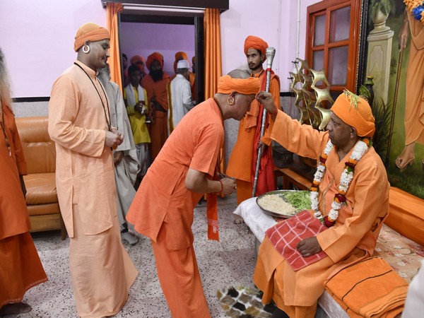 Saints, devotees receive blessings of CM Yogi on Vijayadashami (Image/ANI)