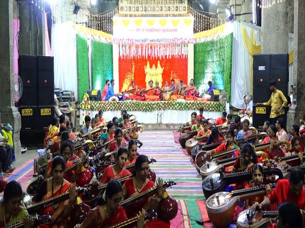 108 women played veena at Madurai Meenakshi Amman temple. (Photo/ANI)