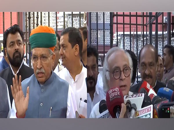 Leaders of BJP, Congress at EC (Photo/ANI)