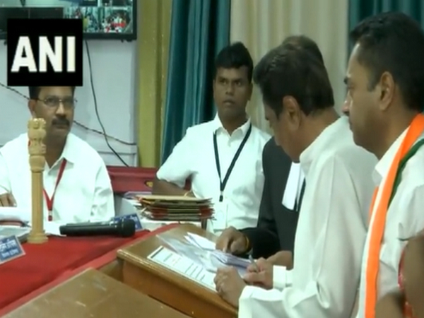 Former CM Kamal Nath filing nomination (Photo/ANI)
