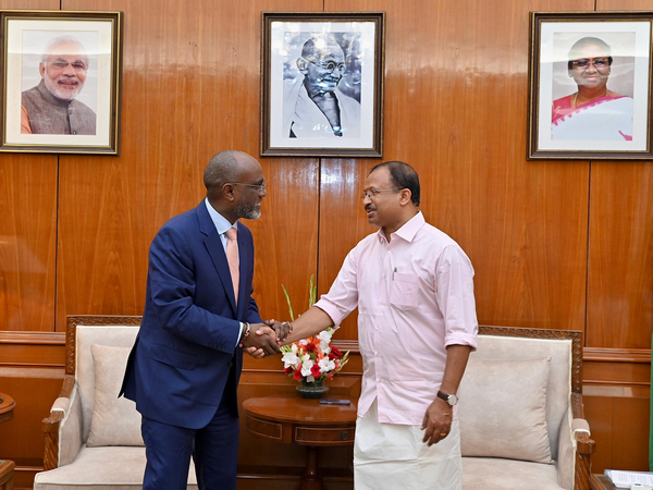 MoS Muraleedharan meets Uganda’s Permanent Representative to UN Adonia Ayebare (Source: Twitter/@MOS_MEA)