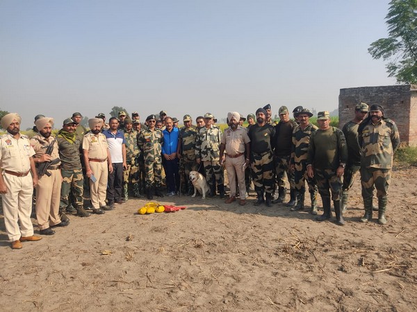 Punjab Police and BSF troops with the recovered contraband drugs (Photo: BSF)