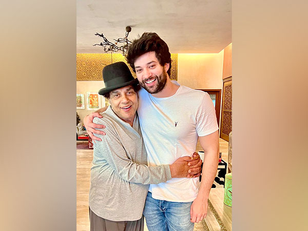 Dharmendra and Rajveer Deol (Image source: X)