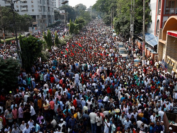 Supporters of Bangladesh Nationalist Party (BNP) gather at Naya Paltan area to hold a rally in Dhaka (Image Credit: Reuters)