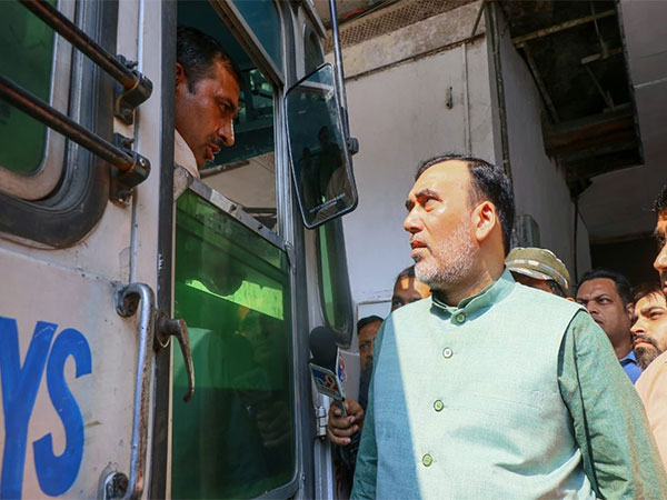Gopal Rai conducts surprise inspection of ISBT for diesel buses coming from NCR states (Photo/ANI)